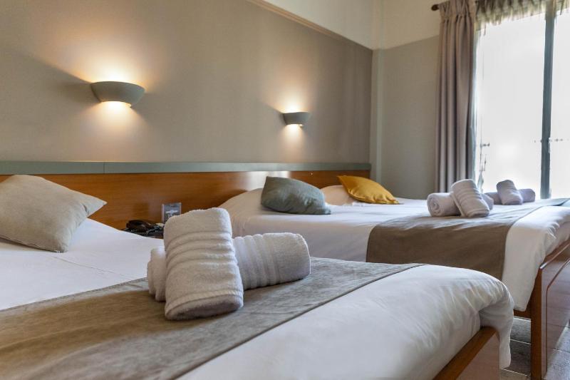 Triple Room with City View image 2