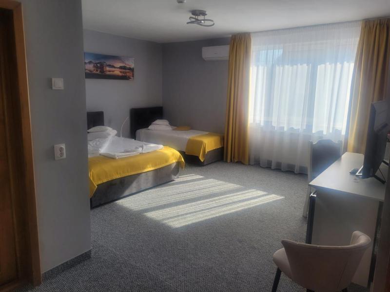 Double or Twin Room image 4