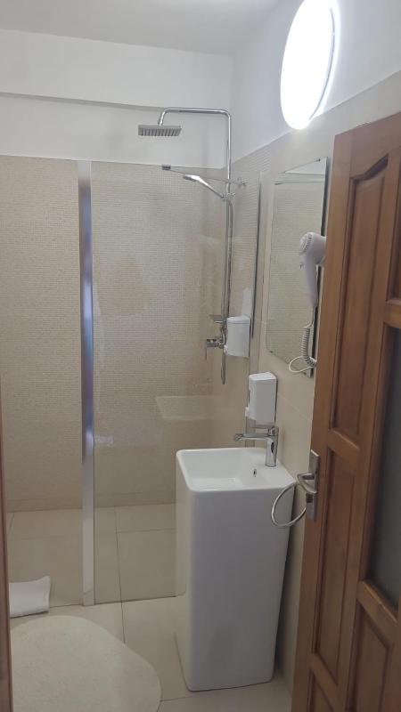 Double or Twin Room image 3