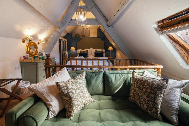 Deluxe Family Room image 3