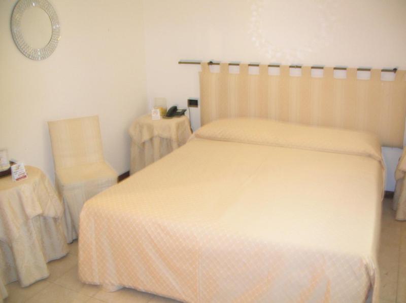 Double Room image 4