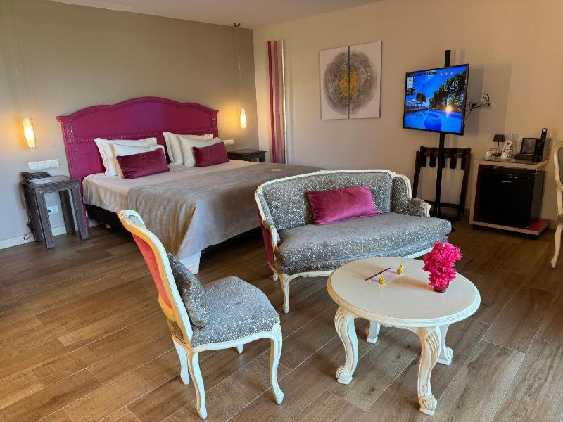 Deluxe Double Room with Parcial or Direct Sea View image 4