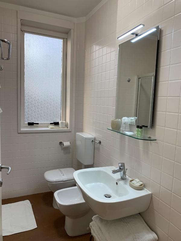 Standard Triple Room image 3