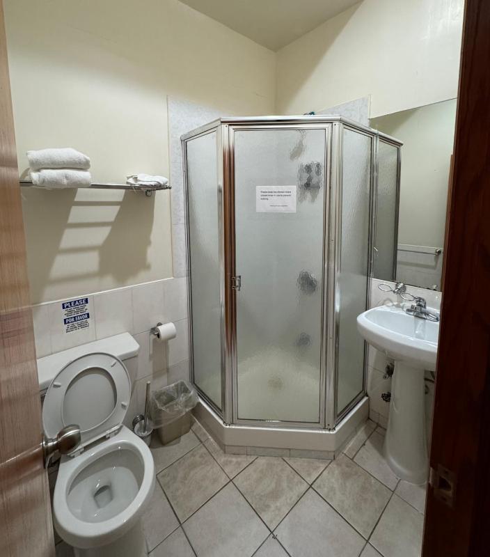 Double Room with Private Bathroom image 2