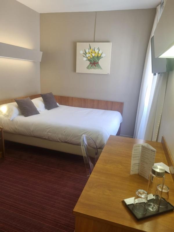 Standard Double Room image 2
