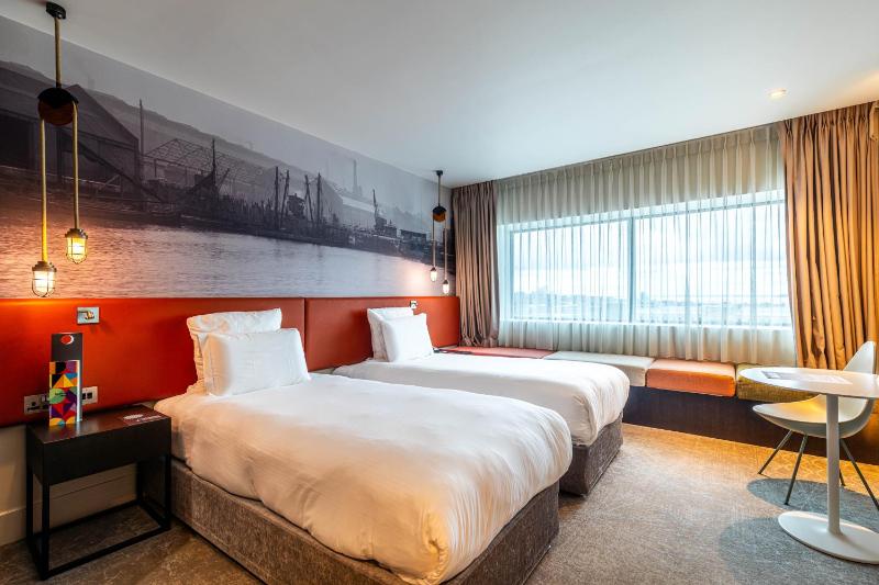 Superior Twin Room image 1