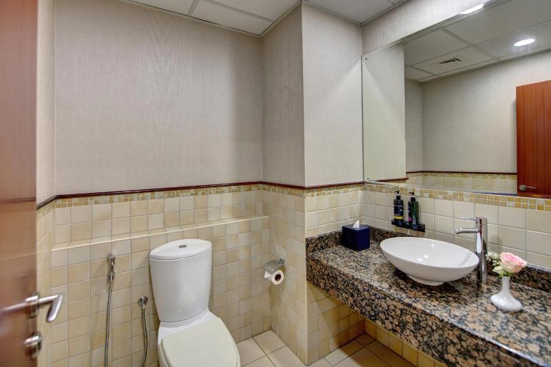 Deluxe Two-Bedroom Apartment image 4