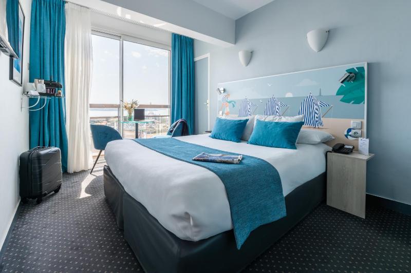 Superior Double Room with Panoramic Sea View image 1