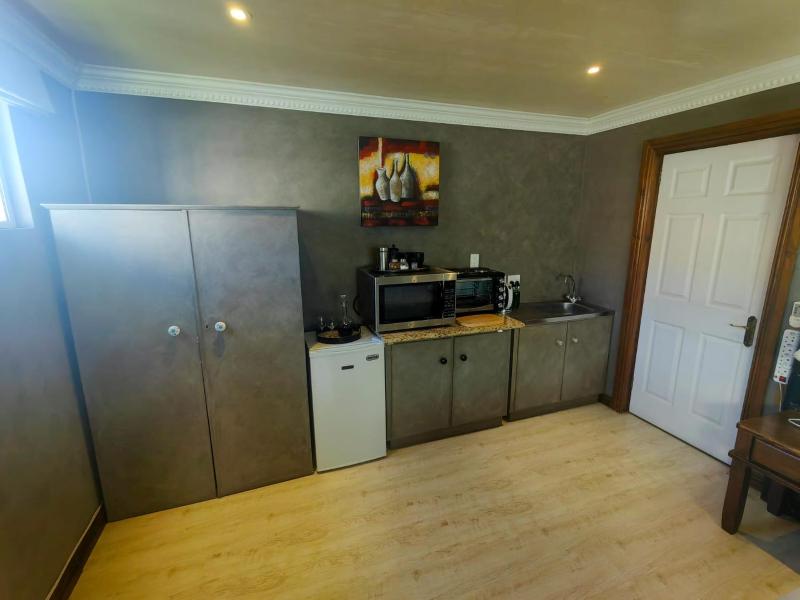 Swiss Cottage Guest House - image 11