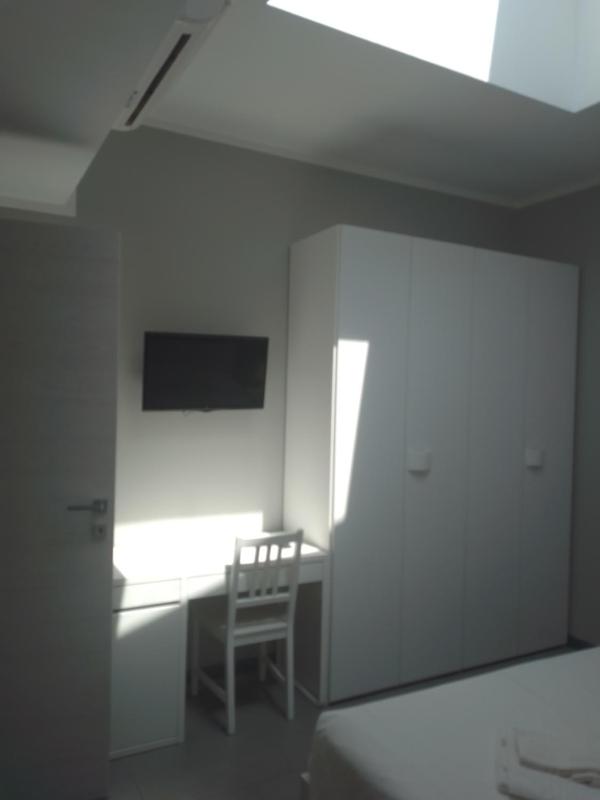 One-Bedroom Apartment image 3