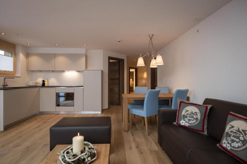 Two-Bedroom Apartment with Matterhorn View  image 4