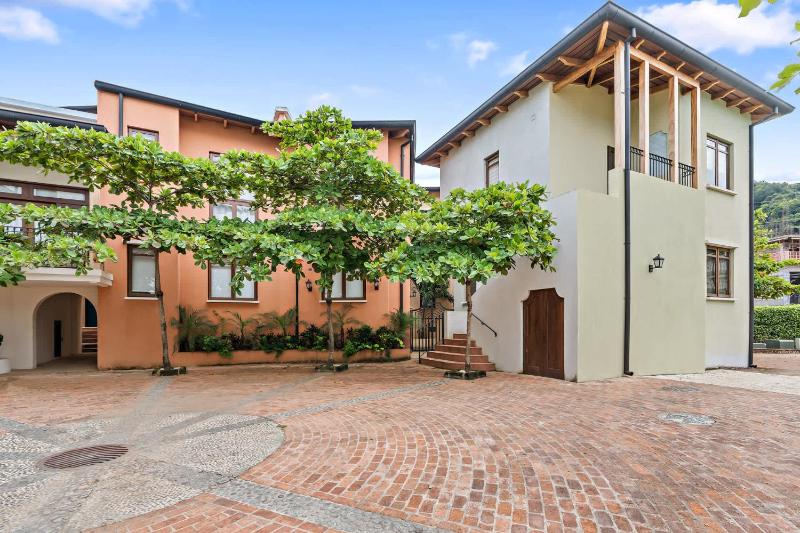 Stylish Condo in the Heart of Las Catalinas with Vibrant Design & Exclusive Beach Club Access - image 8