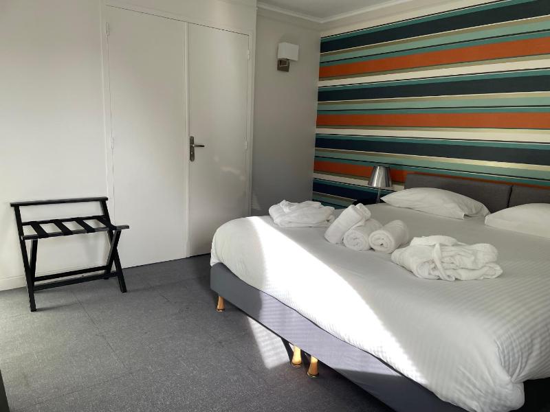 Large Double Room image 4