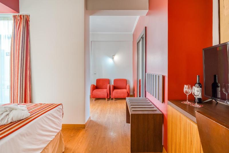Standard Double or Twin Room with Mountain View image 3