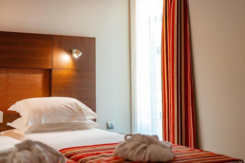 Standard Double or Twin Room with Mountain View image 4