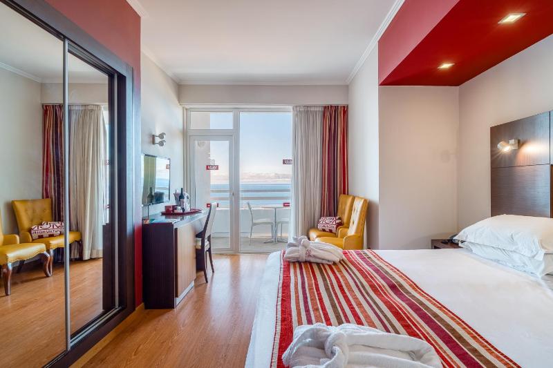Standard Double or Twin Room with Sea View image 4