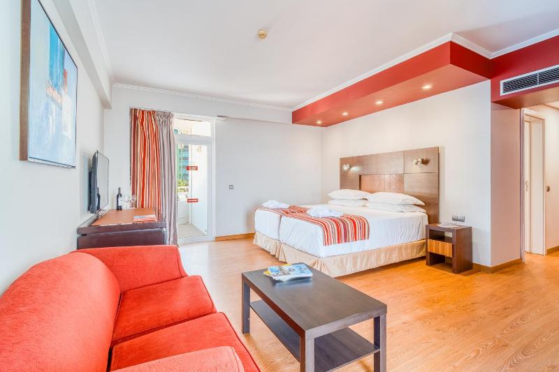 Deluxe Double or Twin Room with Sea View (3 Adults) image 1