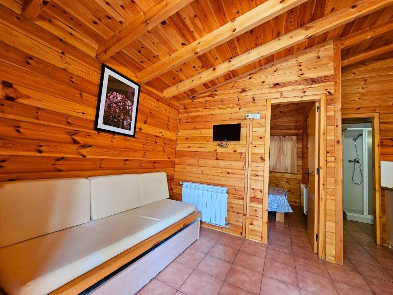 One-Bedroom Bungalow image 4