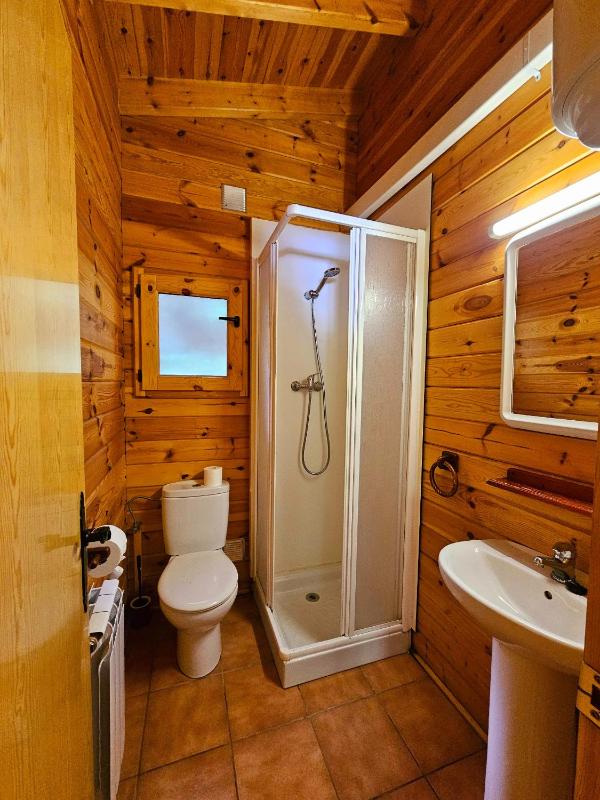 One-Bedroom Bungalow image 2