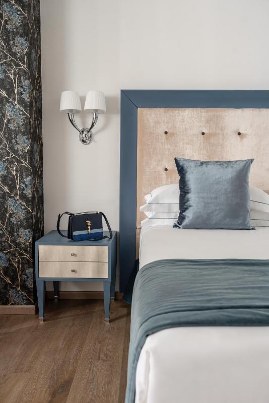 Superior Triple Room with Sea View image 3