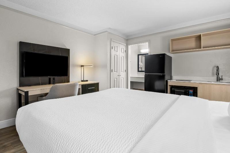 Queen Room - Disability Access/Non Smoking/Pet Friendly image 4