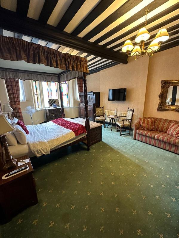 Four Poster Room image 3