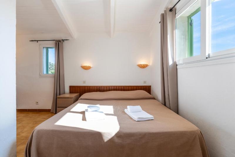 One-Bedroom Apartment image 3