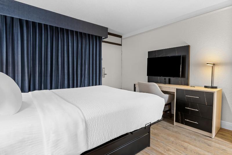 Queen Room - Disability Access/Non Smoking/Pet Friendly image 1