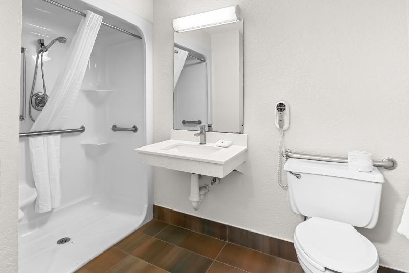 Queen Room - Disability Access/Non Smoking/Pet Friendly image 2