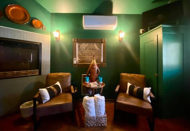 King Suite with Spa Bath image 4