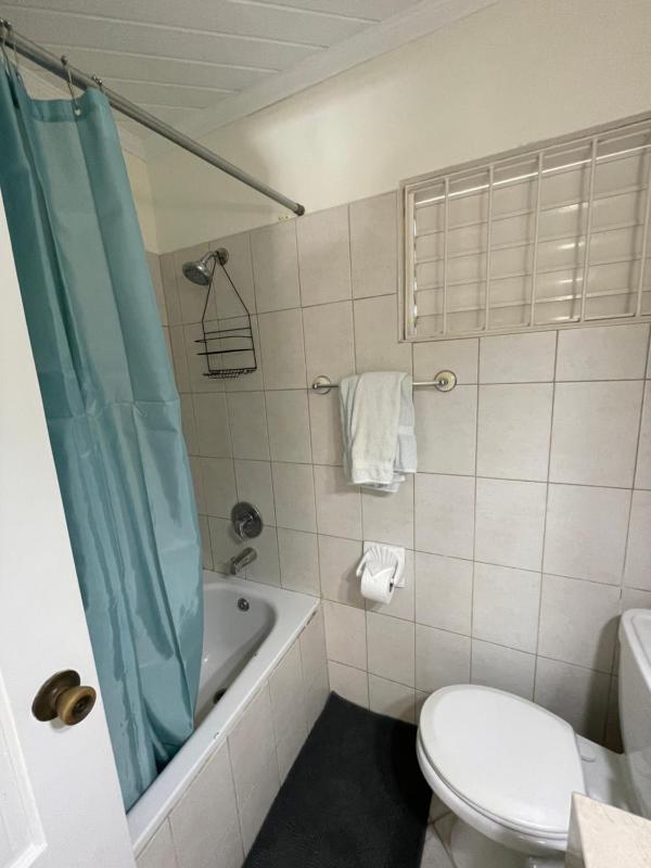 Charming Ground-Floor Studio in South Coast Barbados - image 2