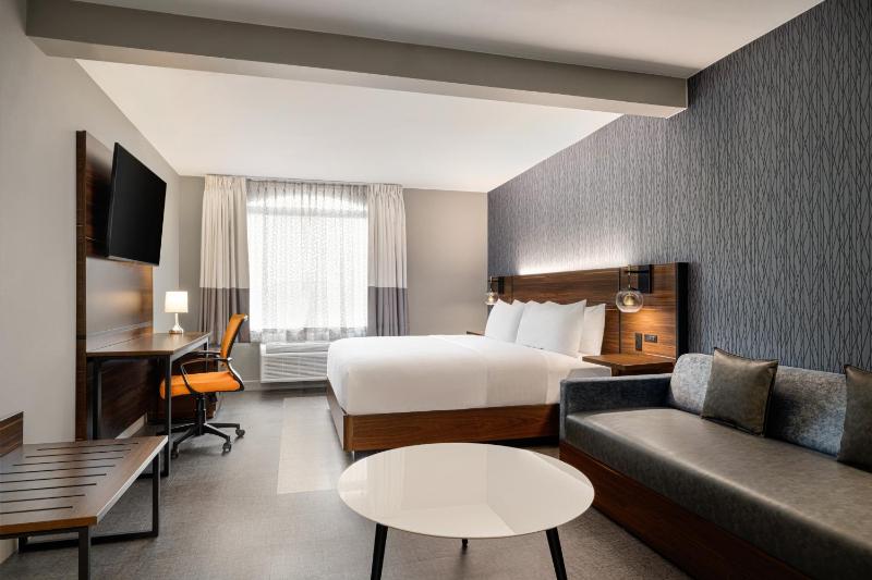 King Room with Sofa Bed image 3