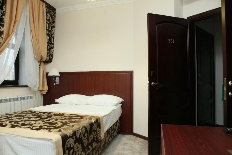 Standard Single Room image 3
