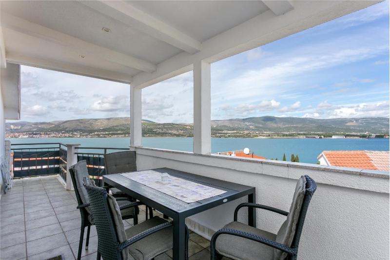 Two-Bedroom Apartment with Terrace and Sea View image 4