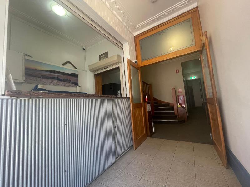 Twin Room with Shared Bathroom image 2