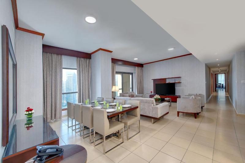Deluxe Four-Bedroom Apartment image 4