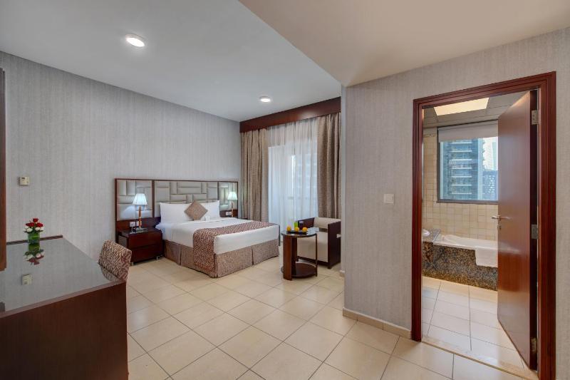 Deluxe Four-Bedroom Apartment image 3