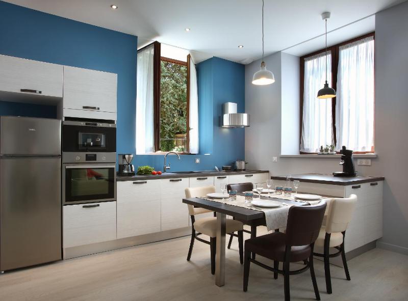 One-Bedroom Apartment image 2