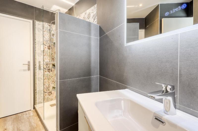 Superior Double or Twin Room with Sea View image 3