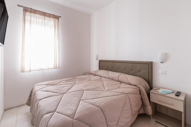 One-Bedroom Apartment image 4