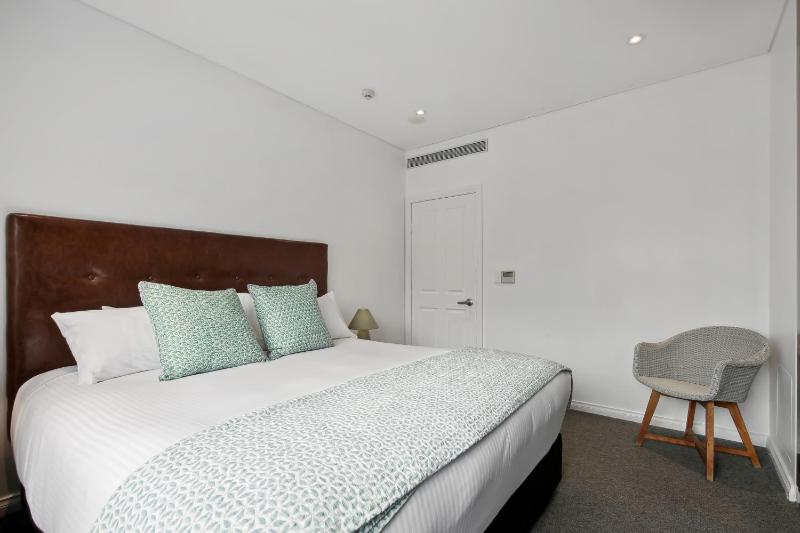 Two-Bedroom Apartment with Ocean View and Balcony image 4
