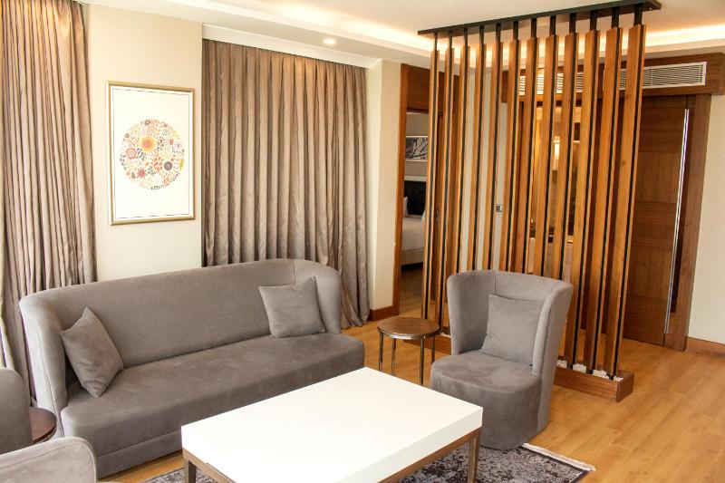 Junior Suite image 2