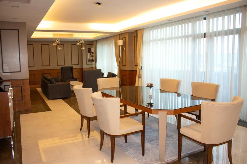 Three-Bedroom Presidential Suite  image 4