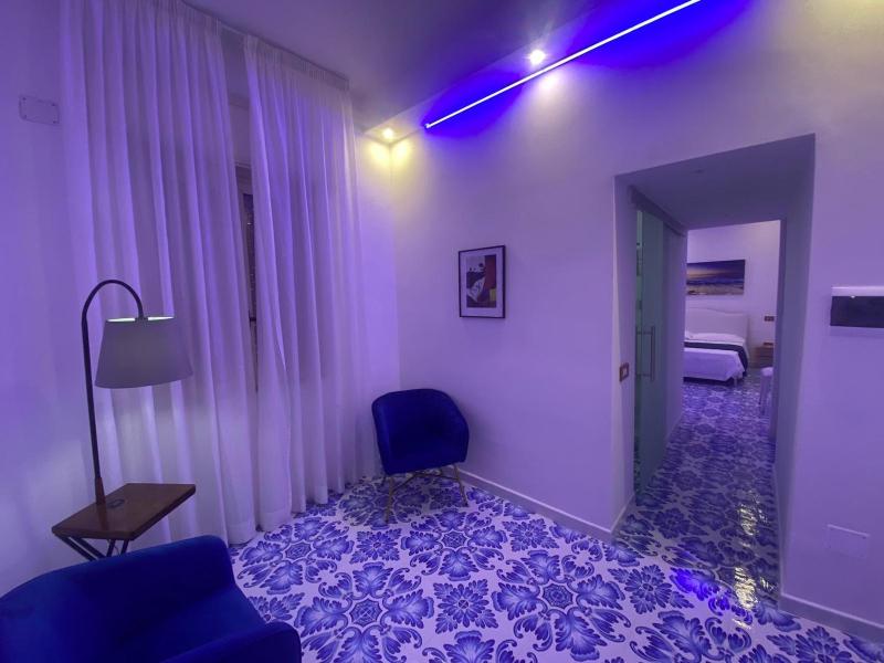 Suite with Hot Tub image 2