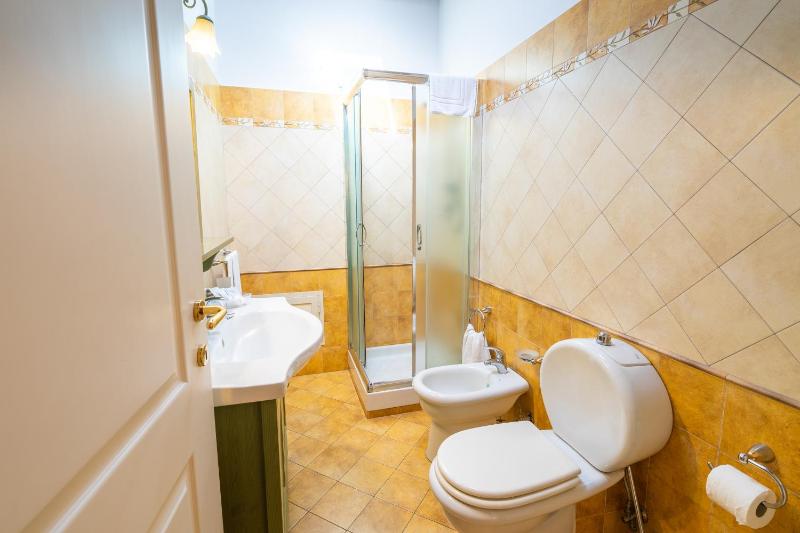 Superior Triple Room image 3