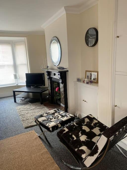 Stylish Comfotabe  Riverside Cottage - image 20