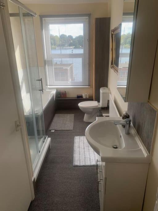 Stylish Comfotabe  Riverside Cottage - image 18