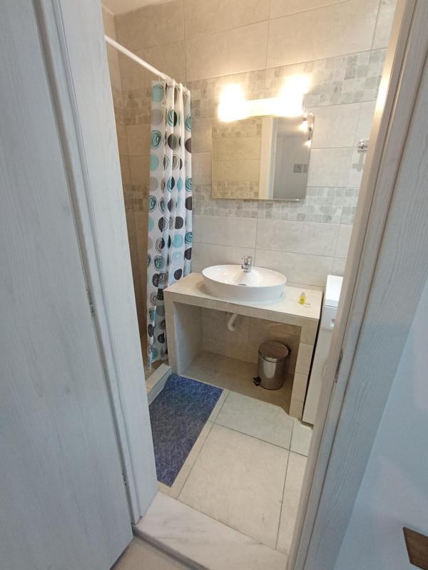 One-Bedroom Apartment (2 - 3 Adults) image 3