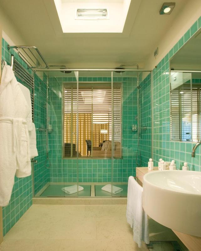 Superior Double Room with Sea View image 3