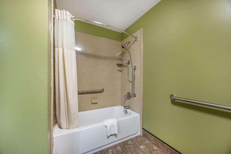 King Room - Accessible/Non-Smoking image 1